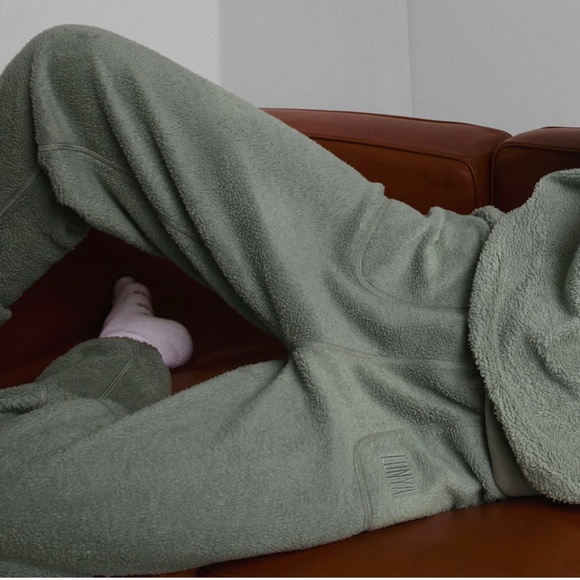 LUNYA NWOT Silksweats™ Reversible Jogger in Shaded Olive Size M - Picture 3 of 8